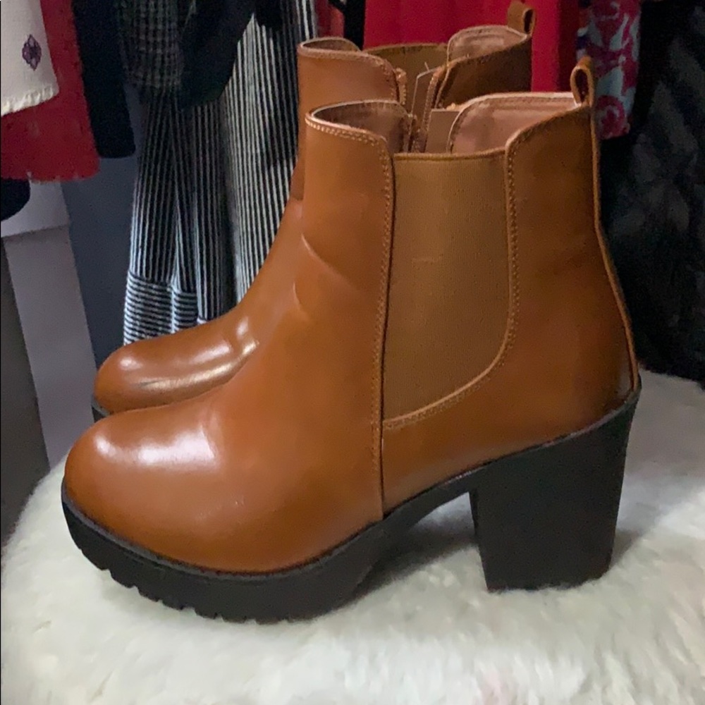 Boots - Picture 2 of 4